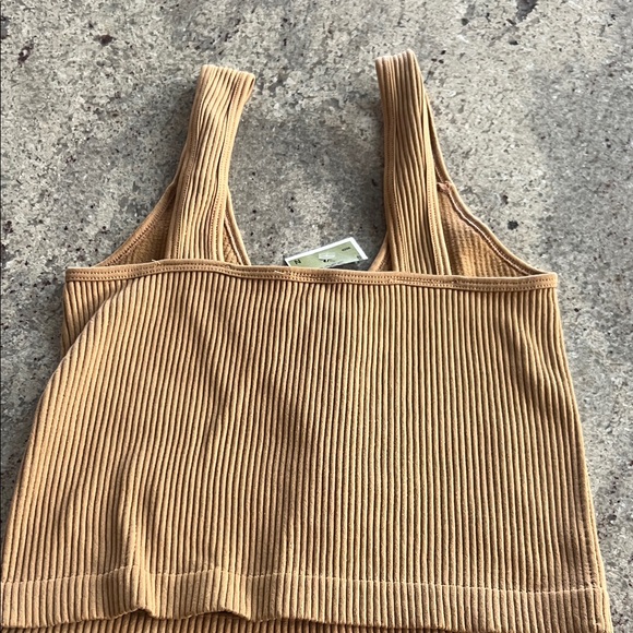 Tan Ribbed Crop Top - Picture 3 of 3
